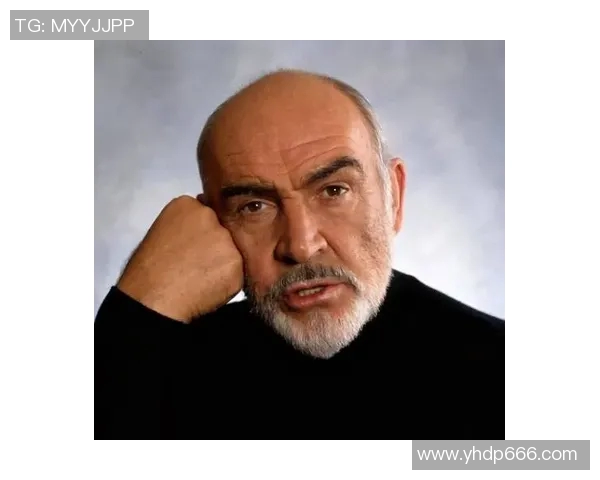 约翰-埃格伯努发布个人写真集展现多面魅力