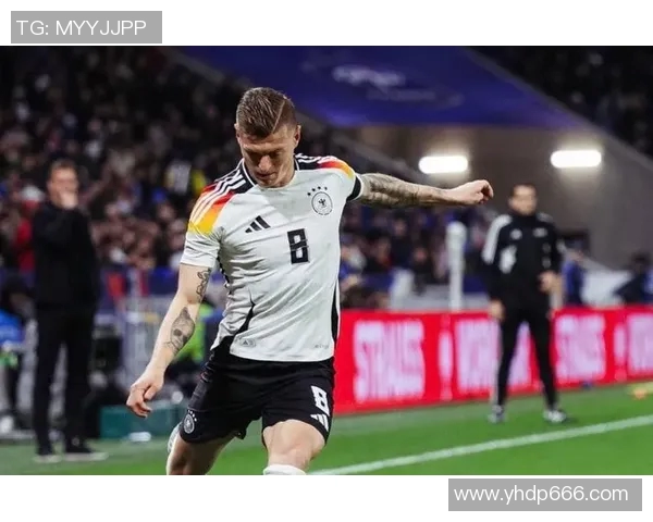 克罗斯在足球世界中的传奇之路与他对现代战术的深远影响